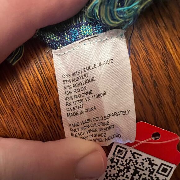 Lot of 2 Fashion Scarfs Black White Stripe Blue Paisley Brand New Never Worn - Picture 9 of 12